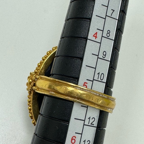 Ilias LaLaounis Sodalite Ring 18k Yellow Gold with an intricate filagree design - Picture 5 of 16